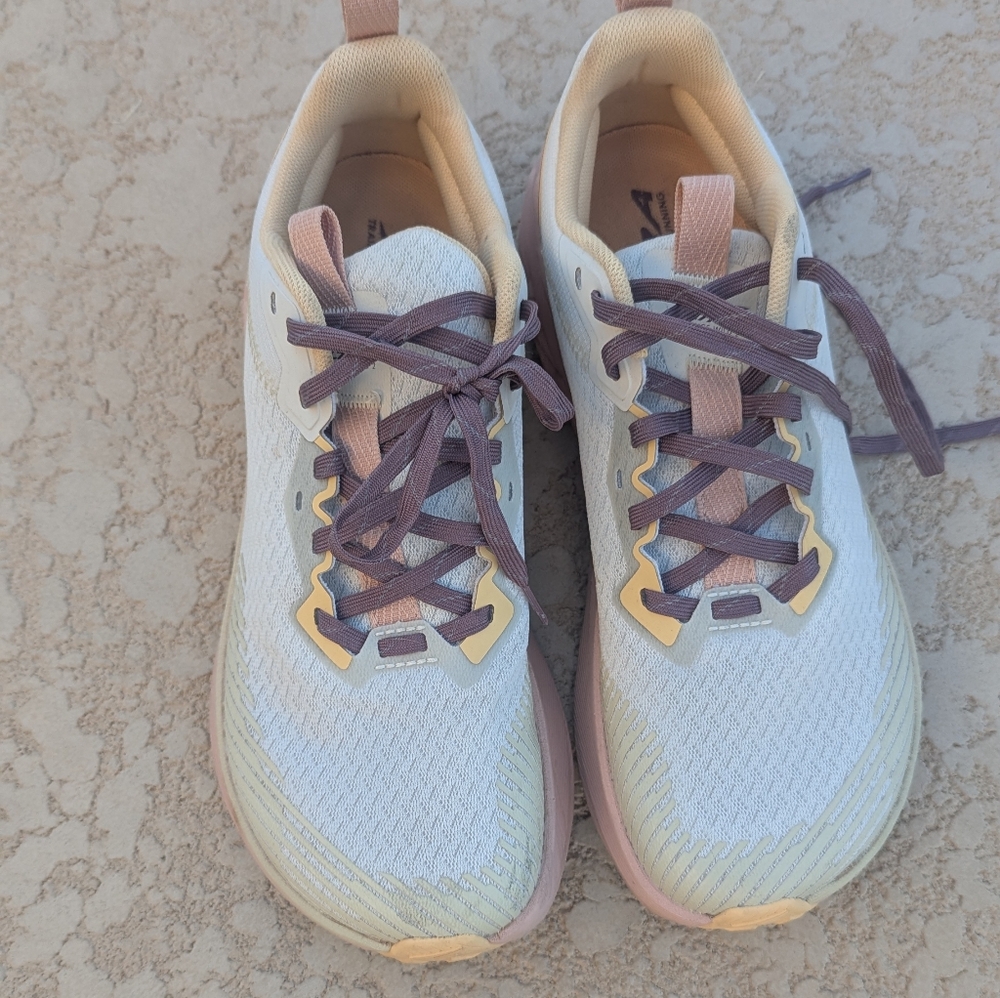 Altra Experience Wild 2